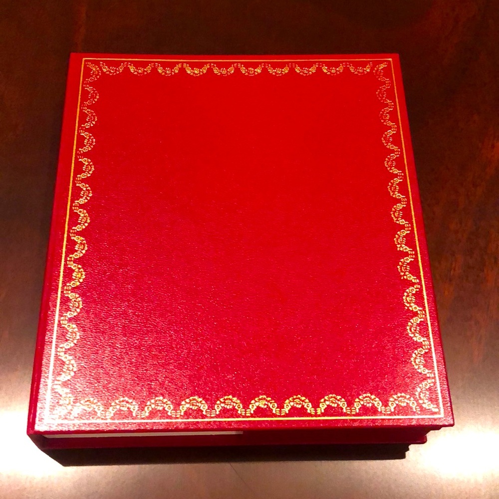 Authentic Cartier box can use for photos!